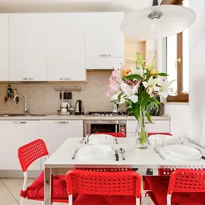 linate-huge-terrace-apartment.italymilanhotels.net/
